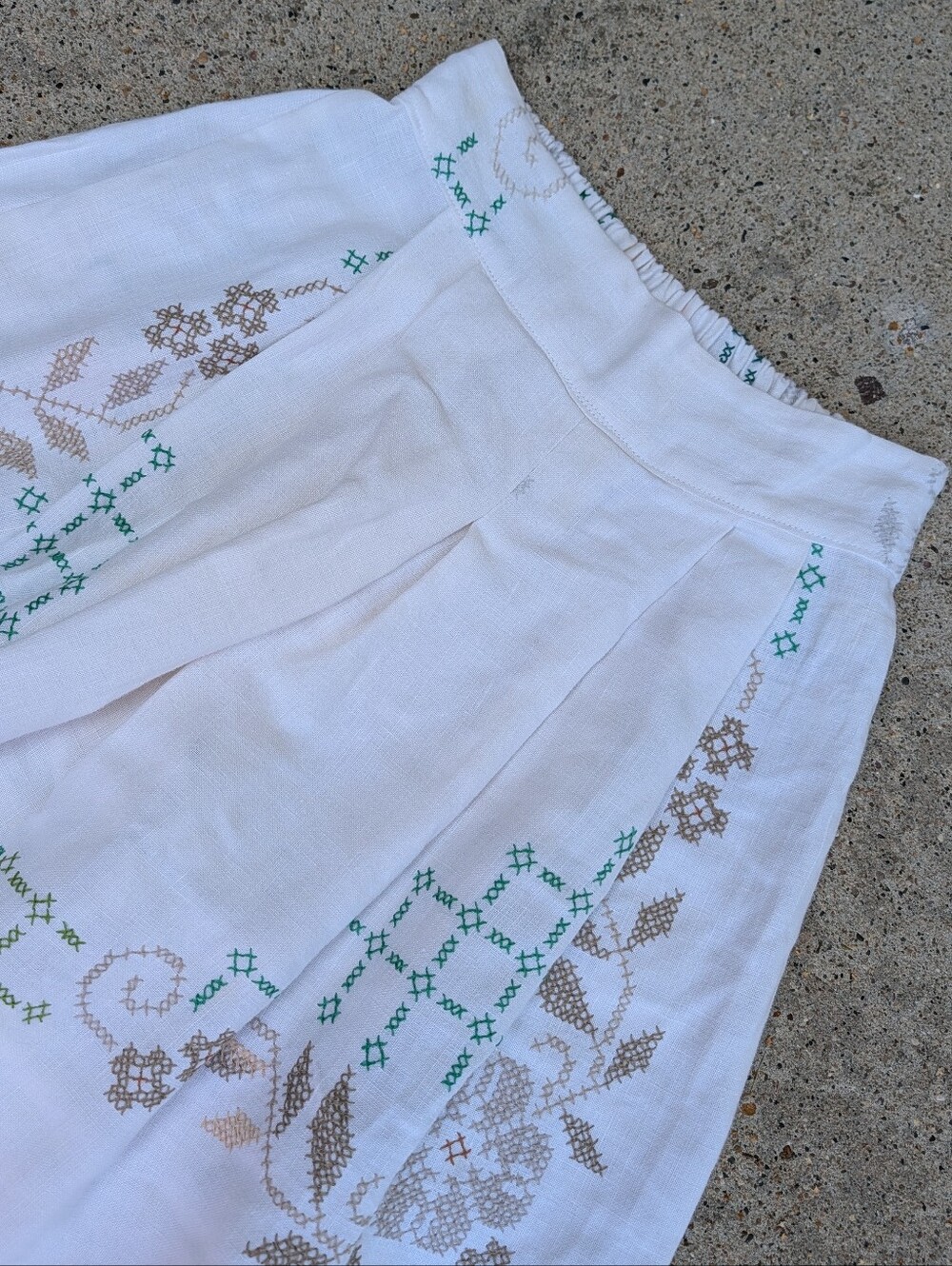 one of a kind LINEN SHORTS made from a cross stitched tablecloth S - Picture 7 of 12